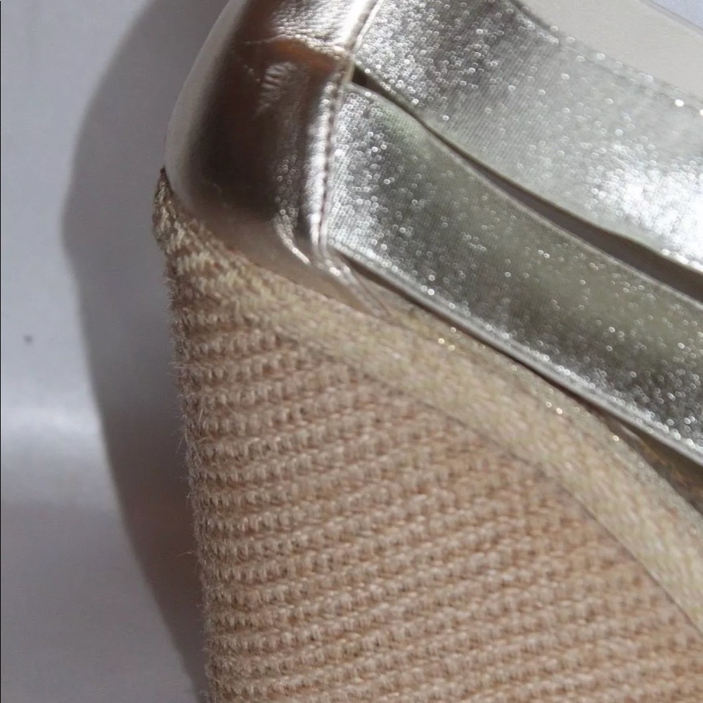 Andre Assous Metallic gold elastic wedge sandal - Picture 4 of 8